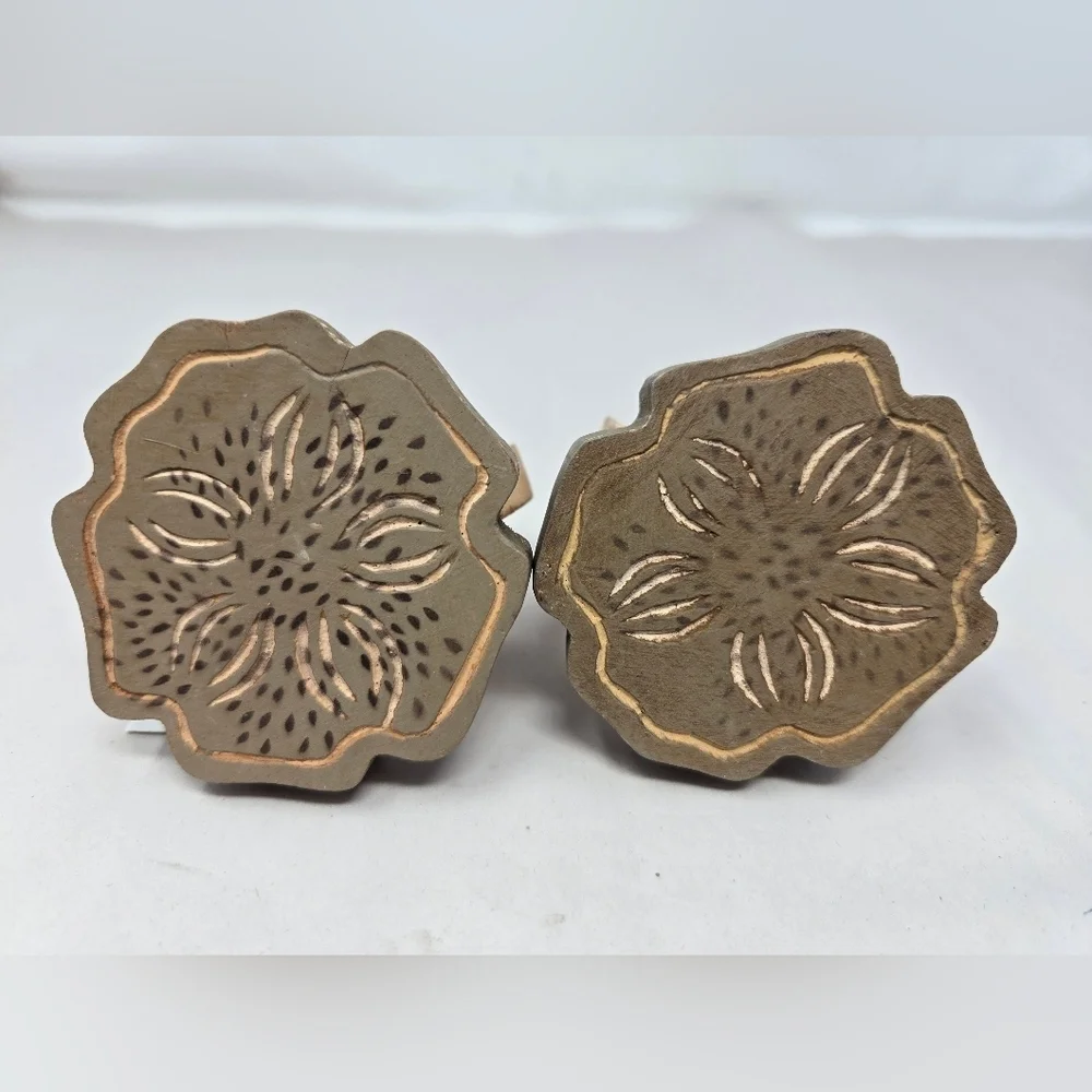 Pier 1 Set of Wooden Napkin Rings Flower Shape Carved Brown & Natural Wood